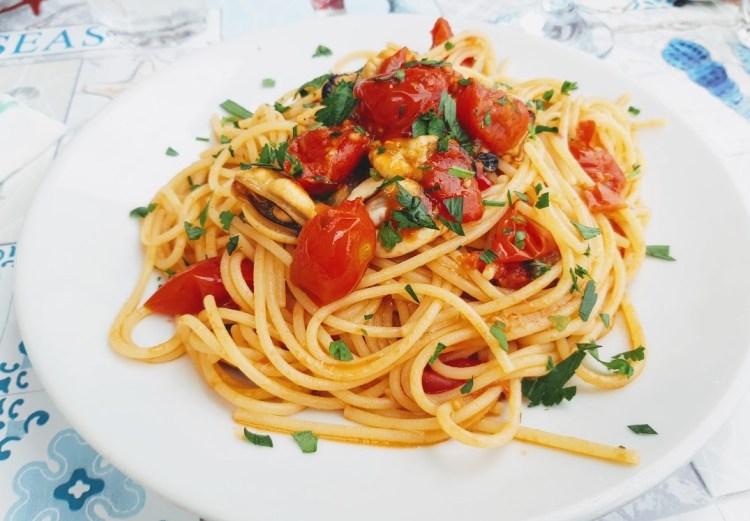 Spaghetti with mussels and tomatoes from Da Patrizia