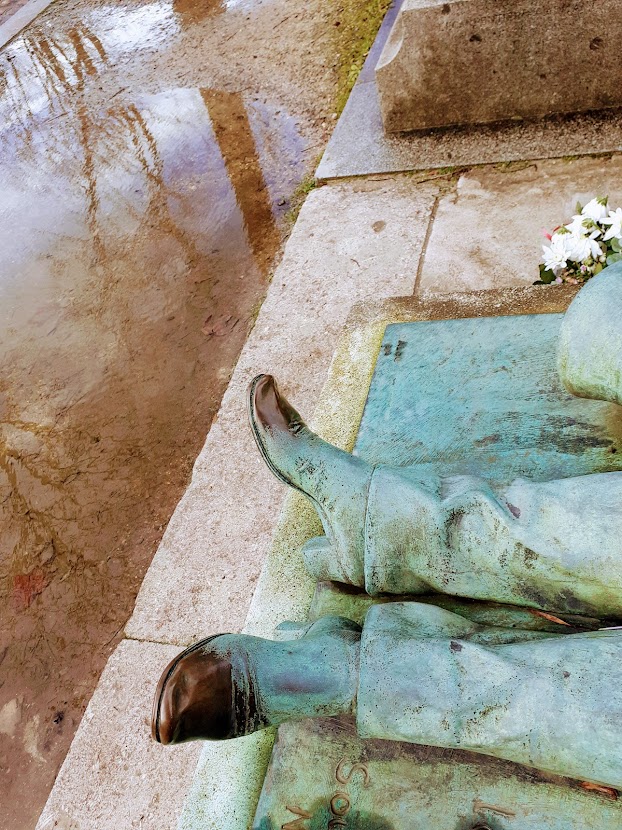 Feet, Victor Noir's tomb, Père Lachaise cemetery